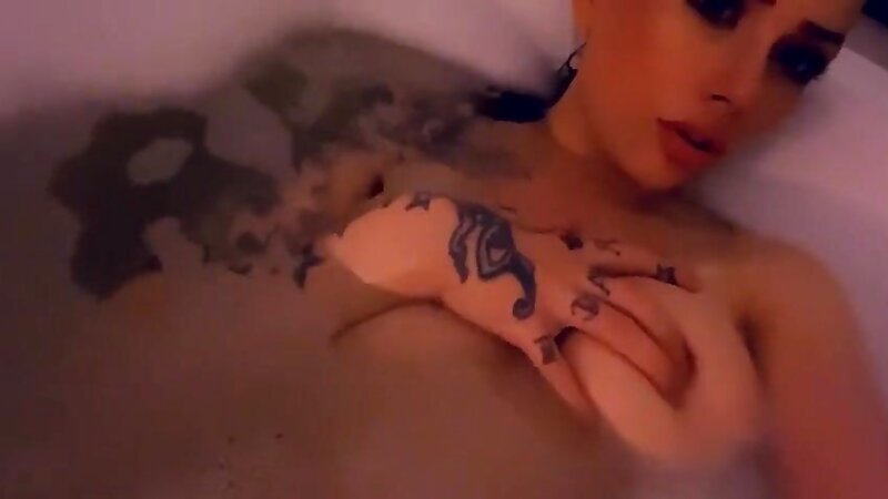 Vera Bambi Naked Rubbing in a Bathtub