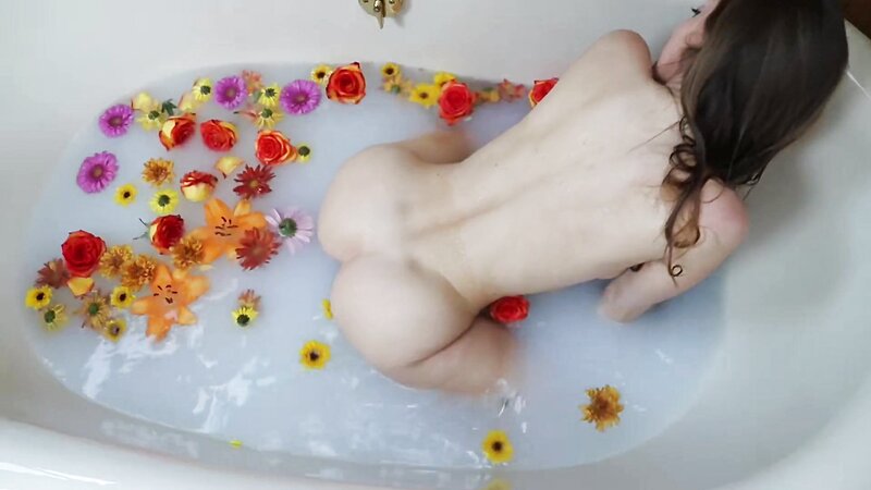 Abby Opel Nude Bathtub Twerking