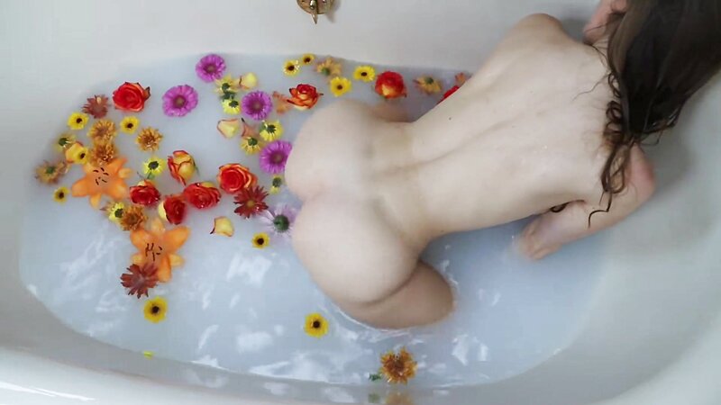 Abby Opel Nude Bathtub Twerking
