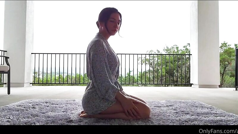 Alinity Hot Nude Yoga