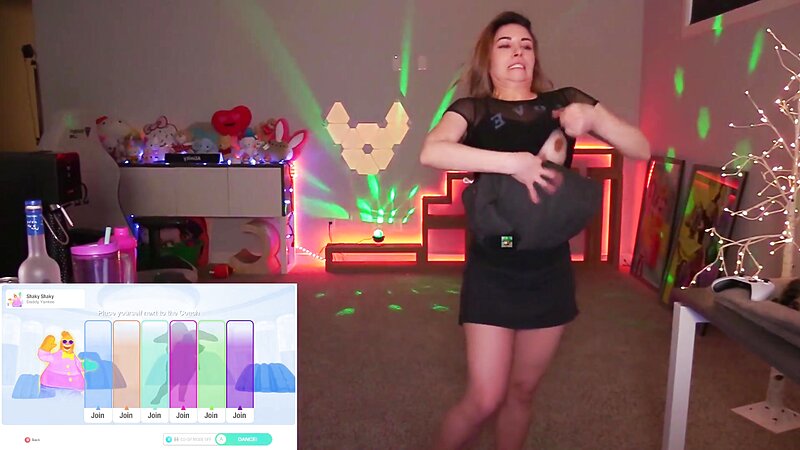 Alinity Naked Nip Slip