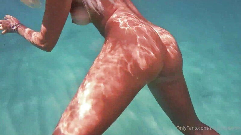 Anywaybrittnaay Nude Underwater Sex and Cumshot