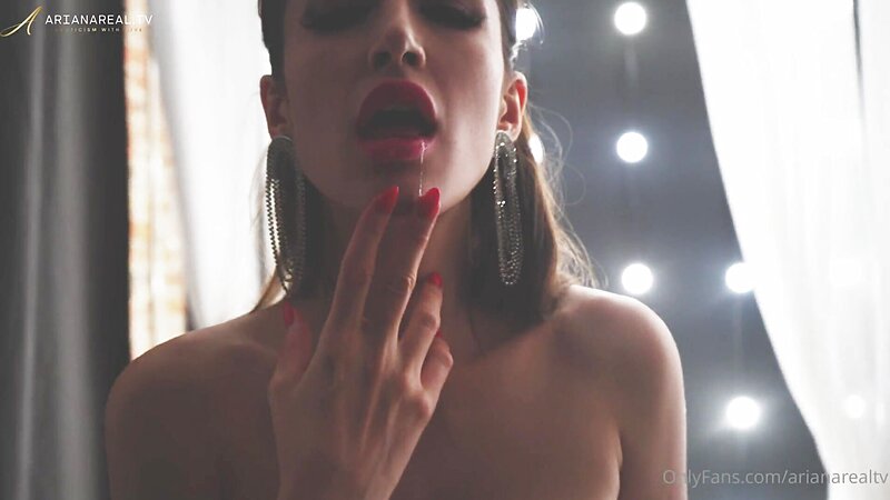 ArianaRealTV Nude Stripteasing and Masturbating