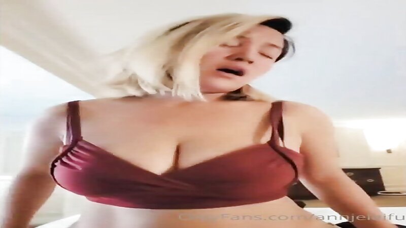 Annjelaifu Naked Riding a Cock