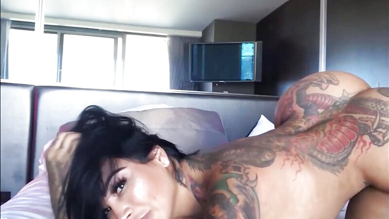 Brittanya Razavi Masturbating