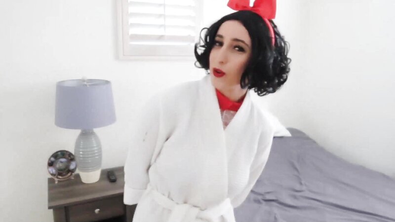 Christina Khalil Sexy Snow White Queen Costume Roleplay