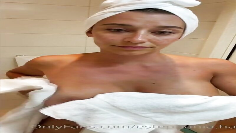 Estephania Nude After Shower