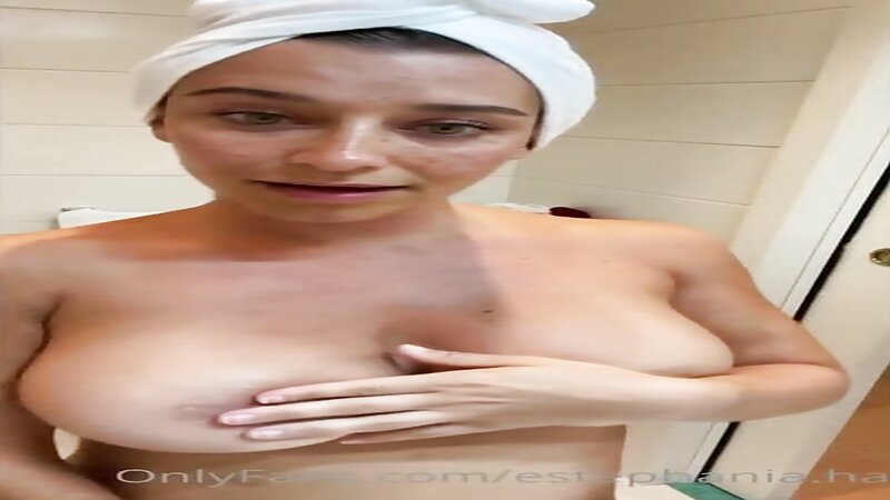 Estephania Nude After Shower