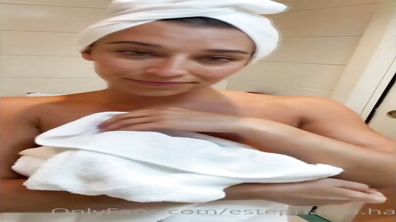 Estephania Nude After Shower