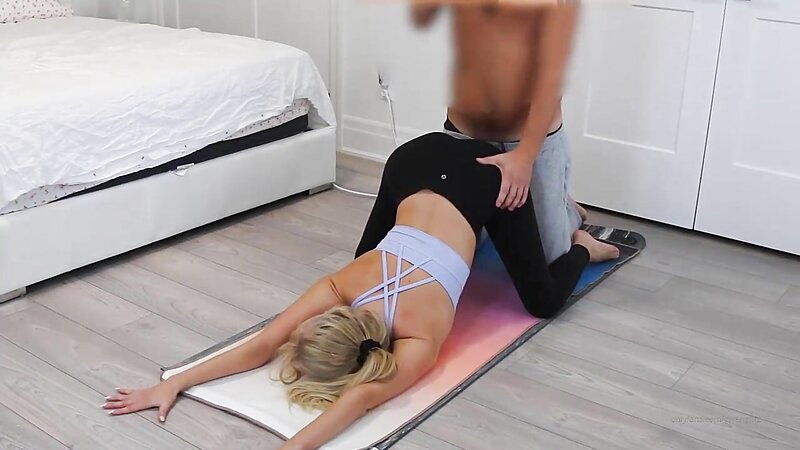 Gwengwiz Naked Yoga Sex
