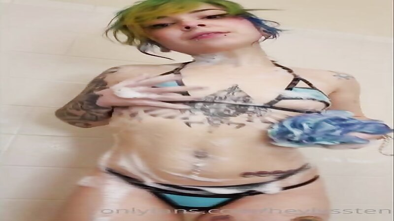 Heylyssten Naked Stripteasing in Shower