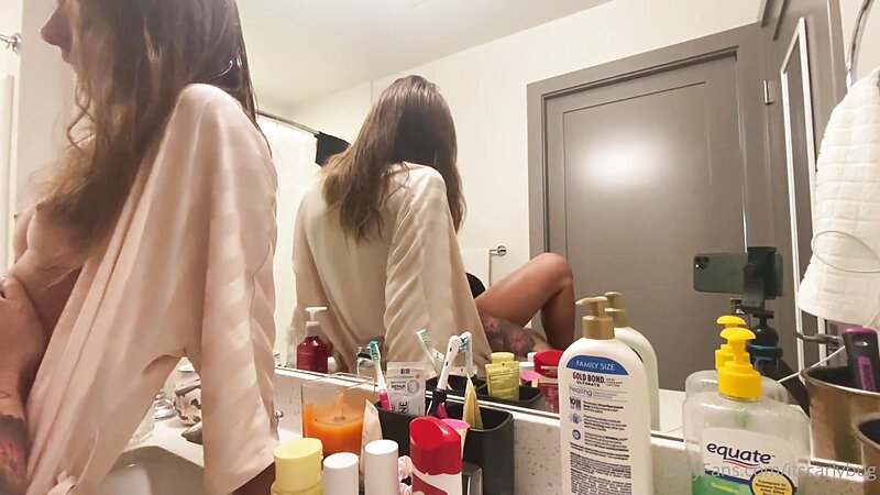 Lavynder Rain Naked Bathroom Fucking