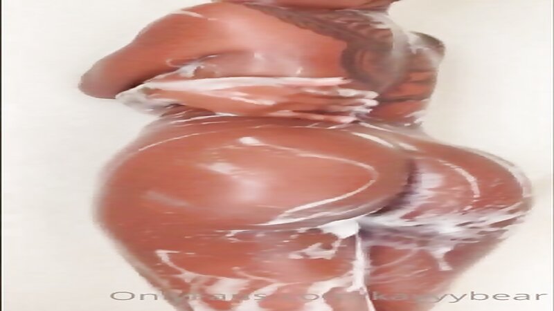 KayyyBear Nude Pussy Shower Fun
