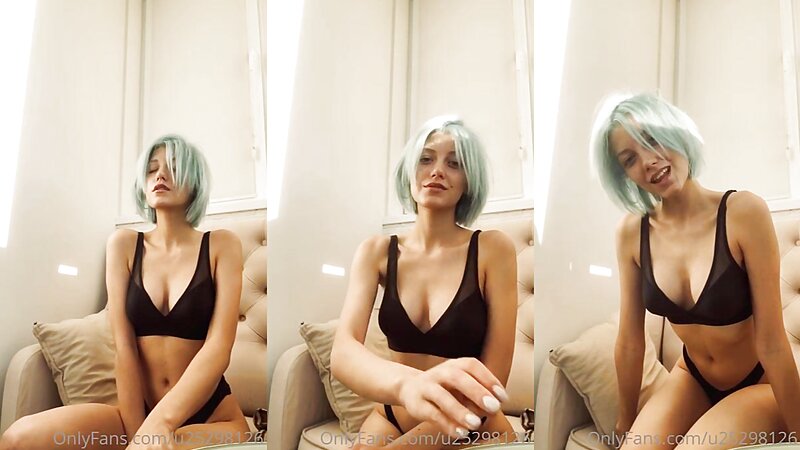 Kimoriiii Teasing in Black Lingerie