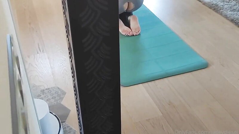 Railey Diesel Horny Yoga and Blowjob