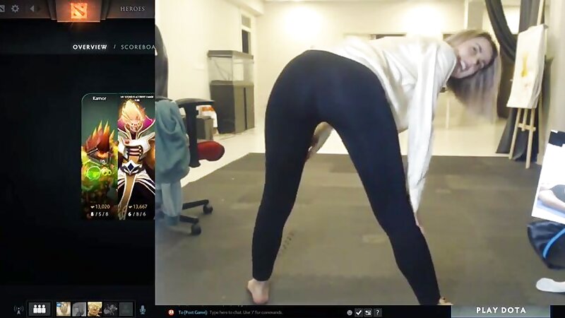 Streamer Nude Boob Flash in Yoga Pose