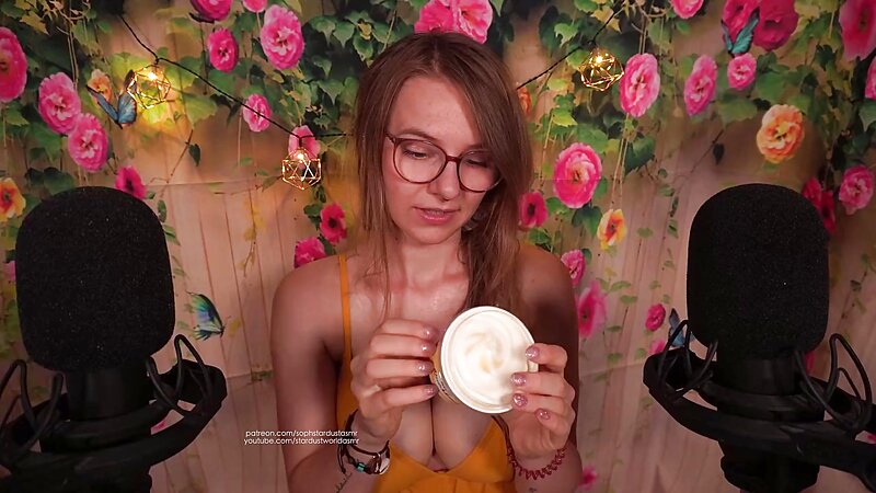 Soph Stardust ASMR Scratching Session
