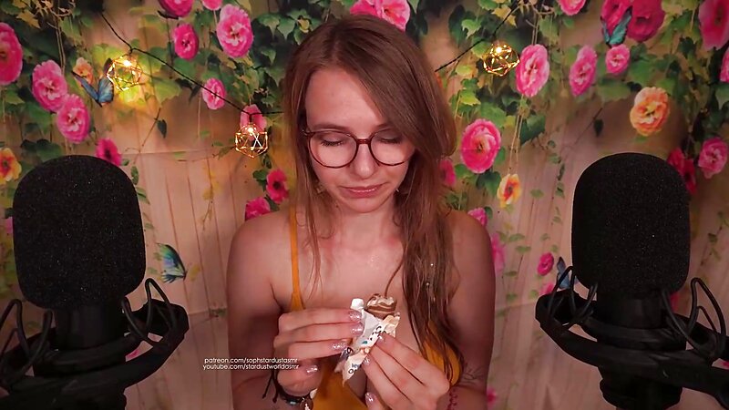 Soph Stardust ASMR Scratching Session