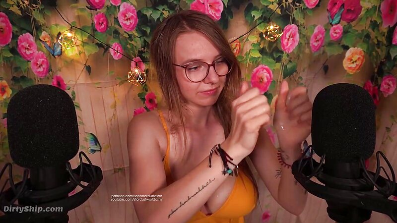 Soph Stardust ASMR Scratching Session