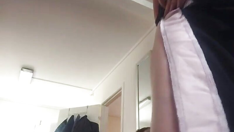 Streamers Girlfriend Accidentally Showing Pussy