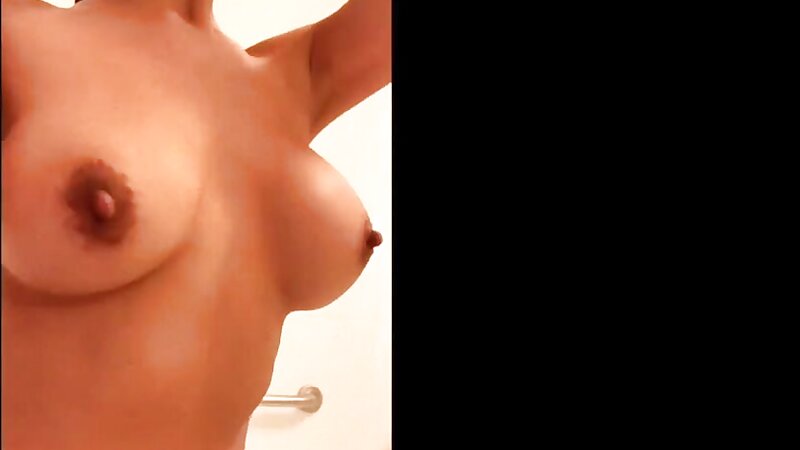Gwen Singer Naked Boobs Show in Slow Motion