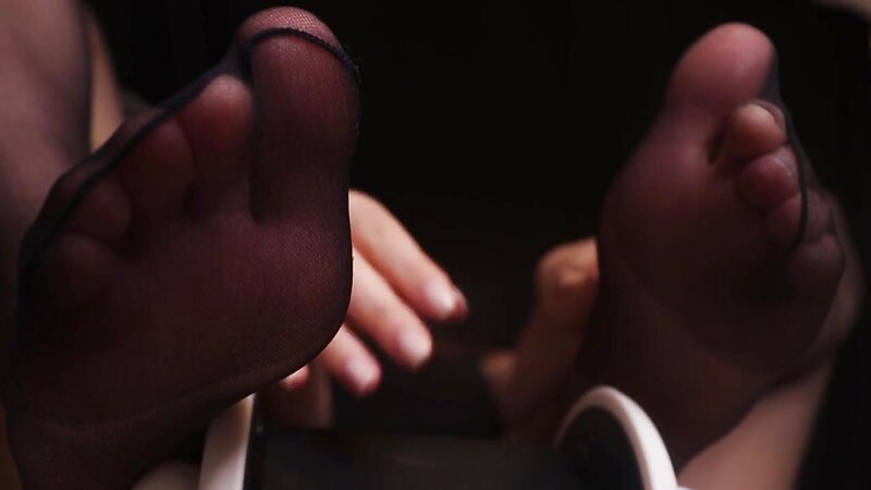 Maimy ASMR Feet Massage