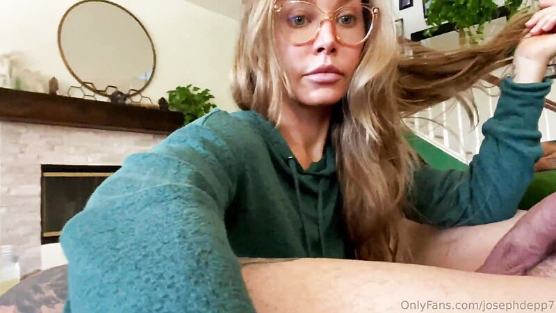 Nicole Aniston Quick Horny Blowjob and Fuck