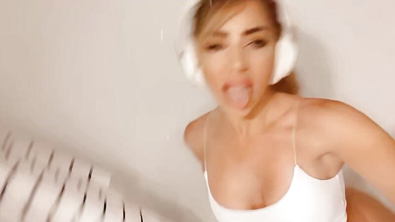 Emmy Elliott Nude Onlyfans Action