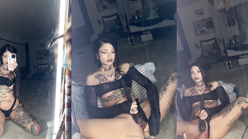 Taylor White Pleasuring Her Pussy