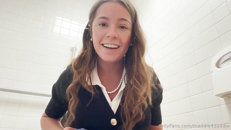 Maddie4Daddie College Girl Cumming with a Dildo