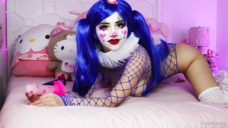 Cashbxnny Nude Clown Plays with Dildo