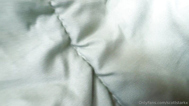 Luxe La Fox Little Step Sister Sneaks Into Your Bed