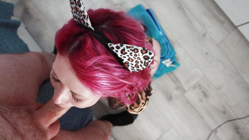 AnnieCunnings Leopard Print Deepthroating and Throatpie