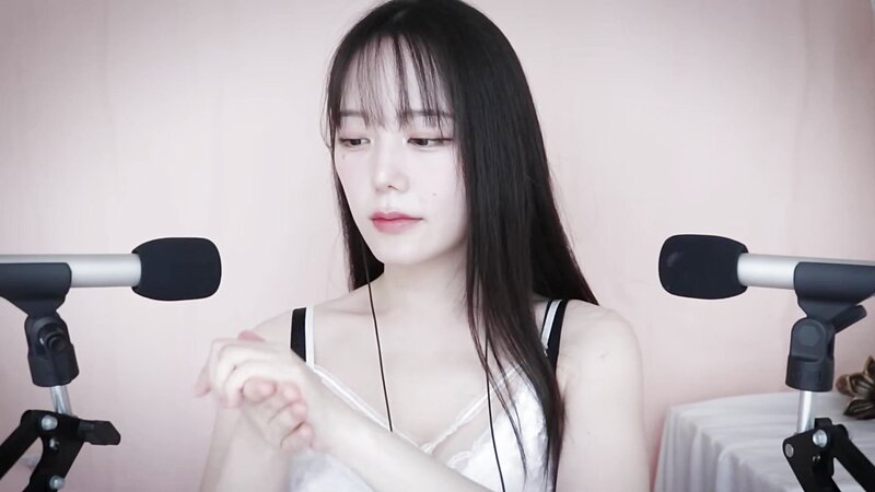 Jamonghae ASMR Moist and Dry Body Sounds – Body Triggers