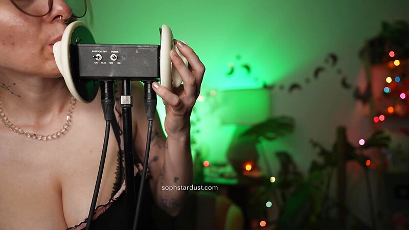 Soph Stardust ASMR Ear Licking, Kissing, Touching, Wet & Dry Top Scratching