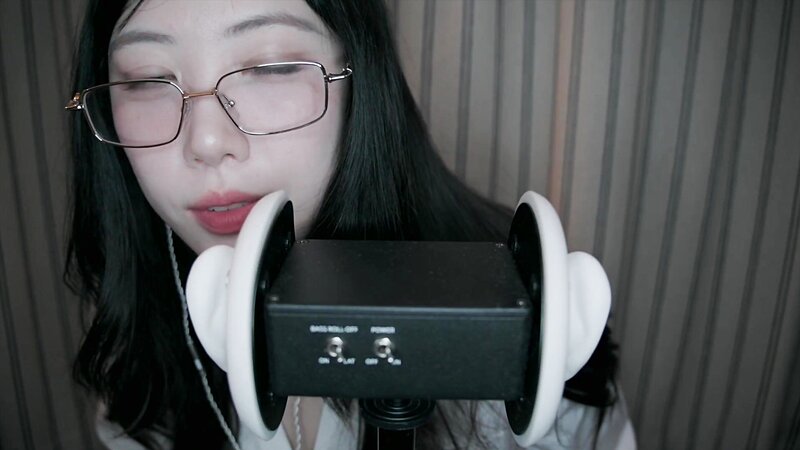 Dooboo ASMR Ear Licking Late Night Sensory Exam