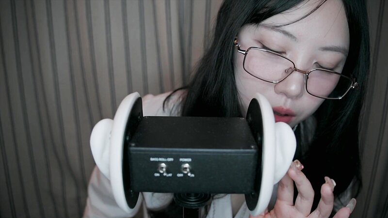 Dooboo ASMR Ear Licking Late Night Sensory Exam