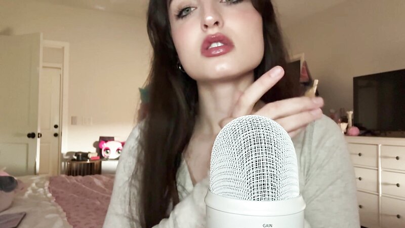 Beebee Naked Mouth Sounds ASMR Ear Licking Session
