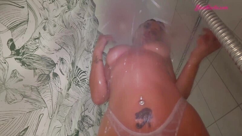 Gina Carla Mad Giantess Scrubs Her Ass in Shower