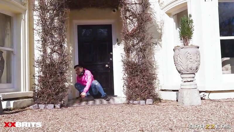 Georgie Maria British Slutty MILF Gives Pussy Medication to Jordi El Nino Polla