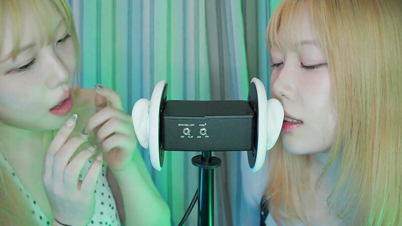 Dooboo ASMR Twins Nude Ear Licking and Kisses on 3DIO Microphone