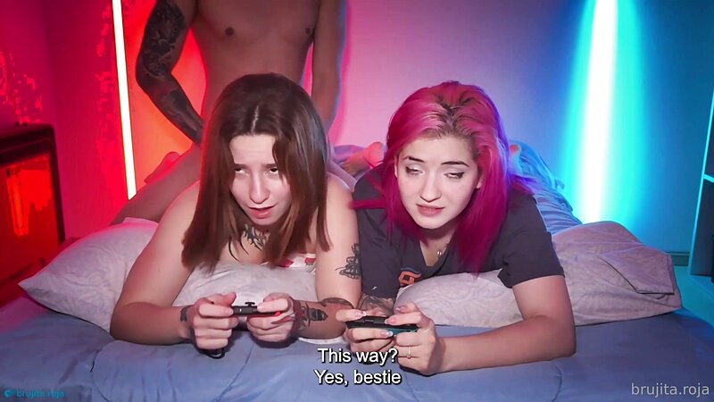 Brujita Roja and Emma Fiore Gaming Railed FFM Threesome