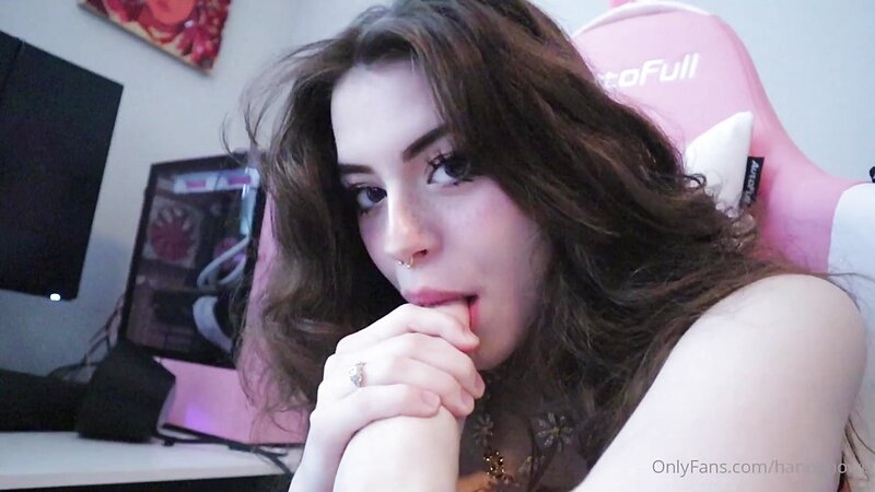 Hannah Owo Big Tits Micro Bikini Foot Sucking