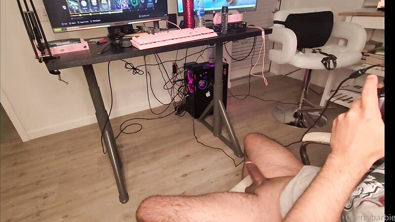 Cherrybarbie1 American Gamer BF Dick Riding on Her Big Ass