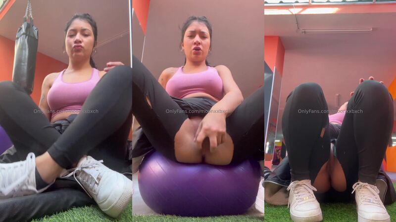 Moonxxbxch Latina Masturbates with Dildo, Big Tits at Gym