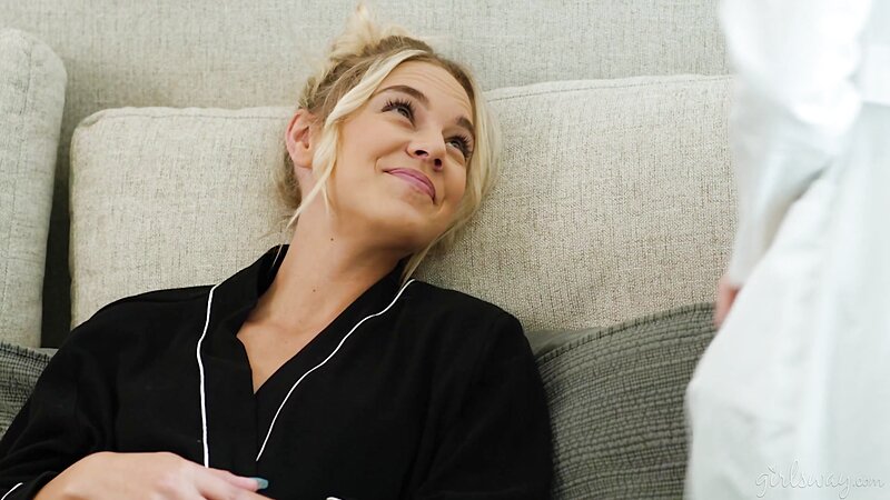 Kelsey Kane and Little Puck Busty MILF Lesbian Scissoring, Fingering and Blonde Feet Play with Big Tits and Ass