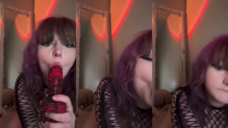 PrncesssPea Fishnet Mirror Blows Dildo with Ass Out