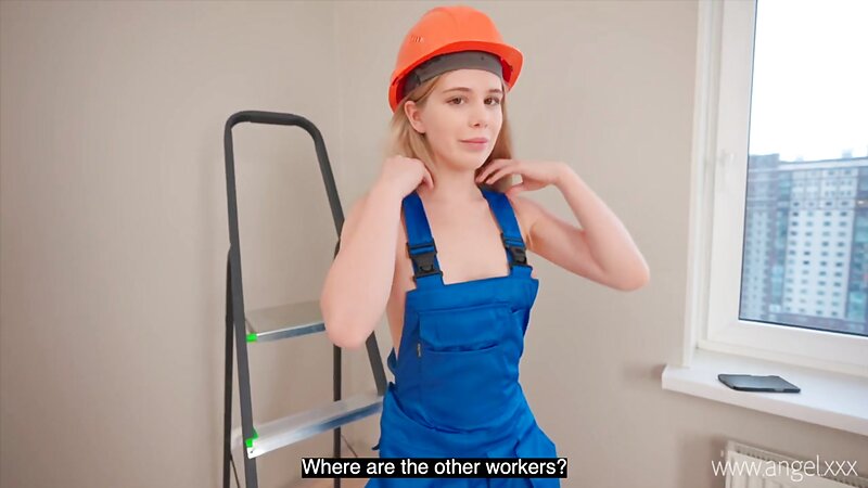 Worker Daria Angel Pleasures Her Boss' Cock