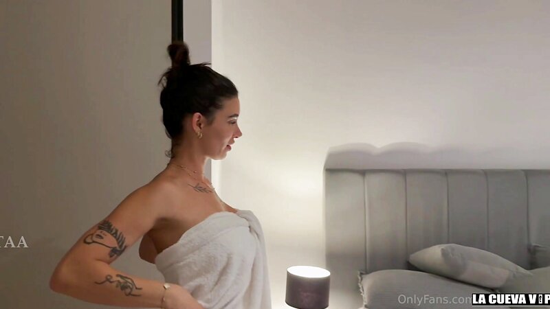 Cam Nair Gets Fucked And Receives A Cumshot