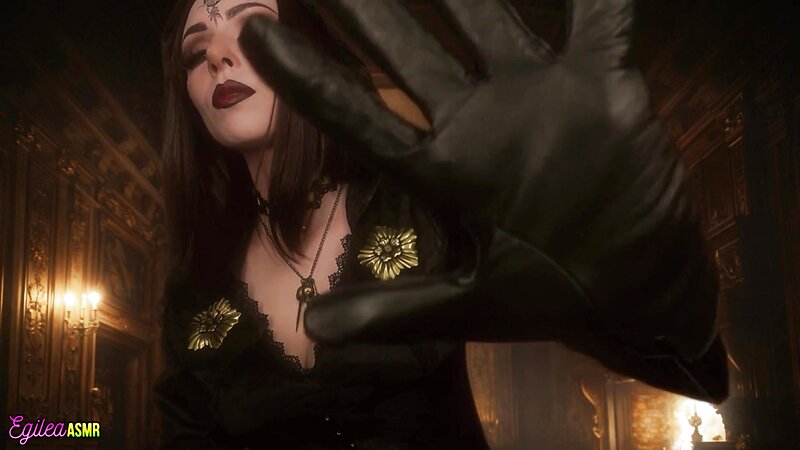 Egilea ASMR Roleplay: Cassandra Cuts Hair for Kisses in Fit Cosplay
